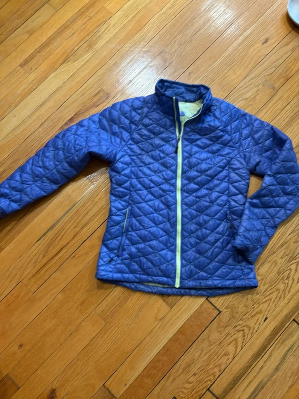 The North Face Women's Quilted Royal Blue Puffer Jacket - Picture 1 of 3
